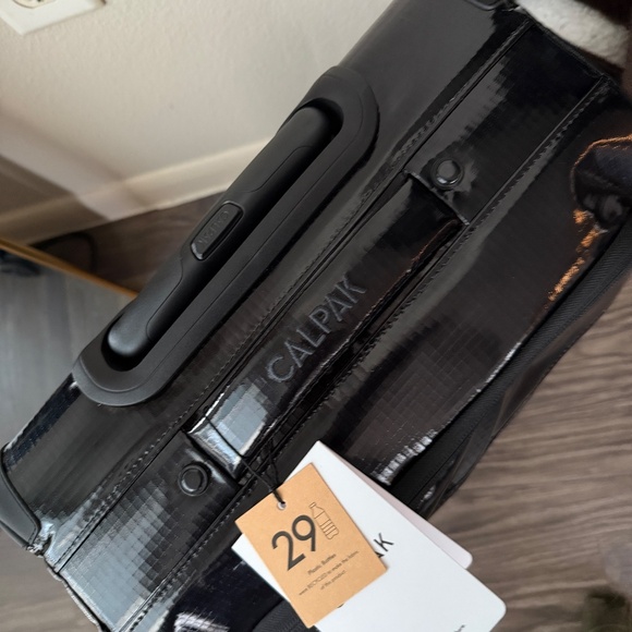 Terra 35L Soft-Sided Carry-On Luggage in Obsidian NWT - Picture 4 of 8